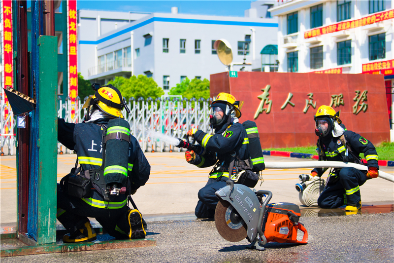 上海金山：消防盛夏練兵忙